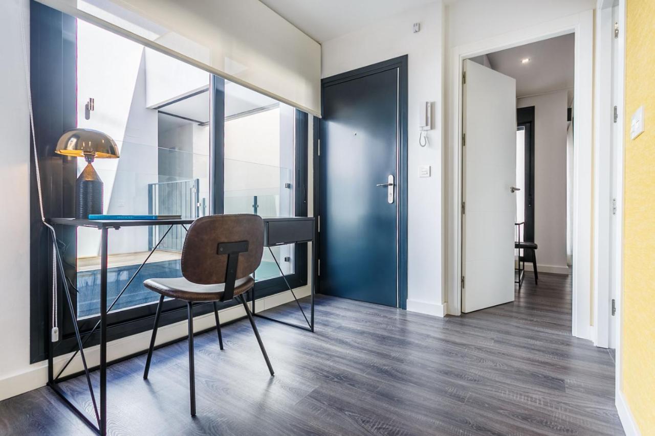 Precioso Atico De Diseno, Gran Terraza De 35 M2 Y De 16 M2 Y Garaje En Pleno Centro Appartamento