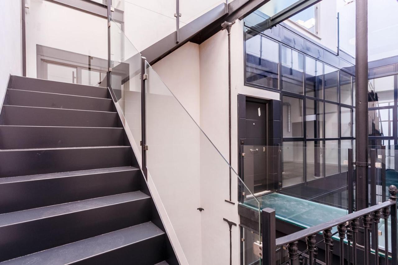 Precioso Atico De Diseno, Gran Terraza De 35 M2 Y De 16 M2 Y Garaje En Pleno Centro Sevilla