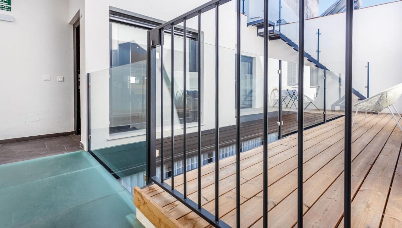 Precioso Atico De Diseno, Gran Terraza De 35 M2 Y De 16 M2 Y Garaje En Pleno Centro Apartament *