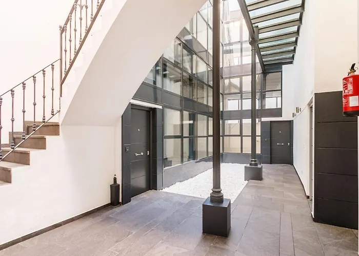 Precioso Atico De Diseno, Gran Terraza De 35 M2 Y De 16 M2 Y Garaje En Pleno Centro