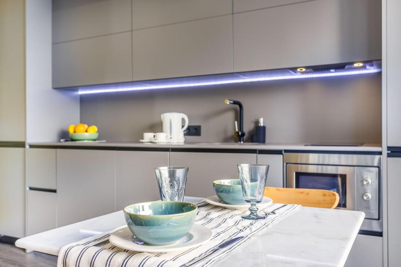 Precioso Atico De Diseno, Gran Terraza De 35 M2 Y De 16 M2 Y Garaje En Pleno Centro Séville